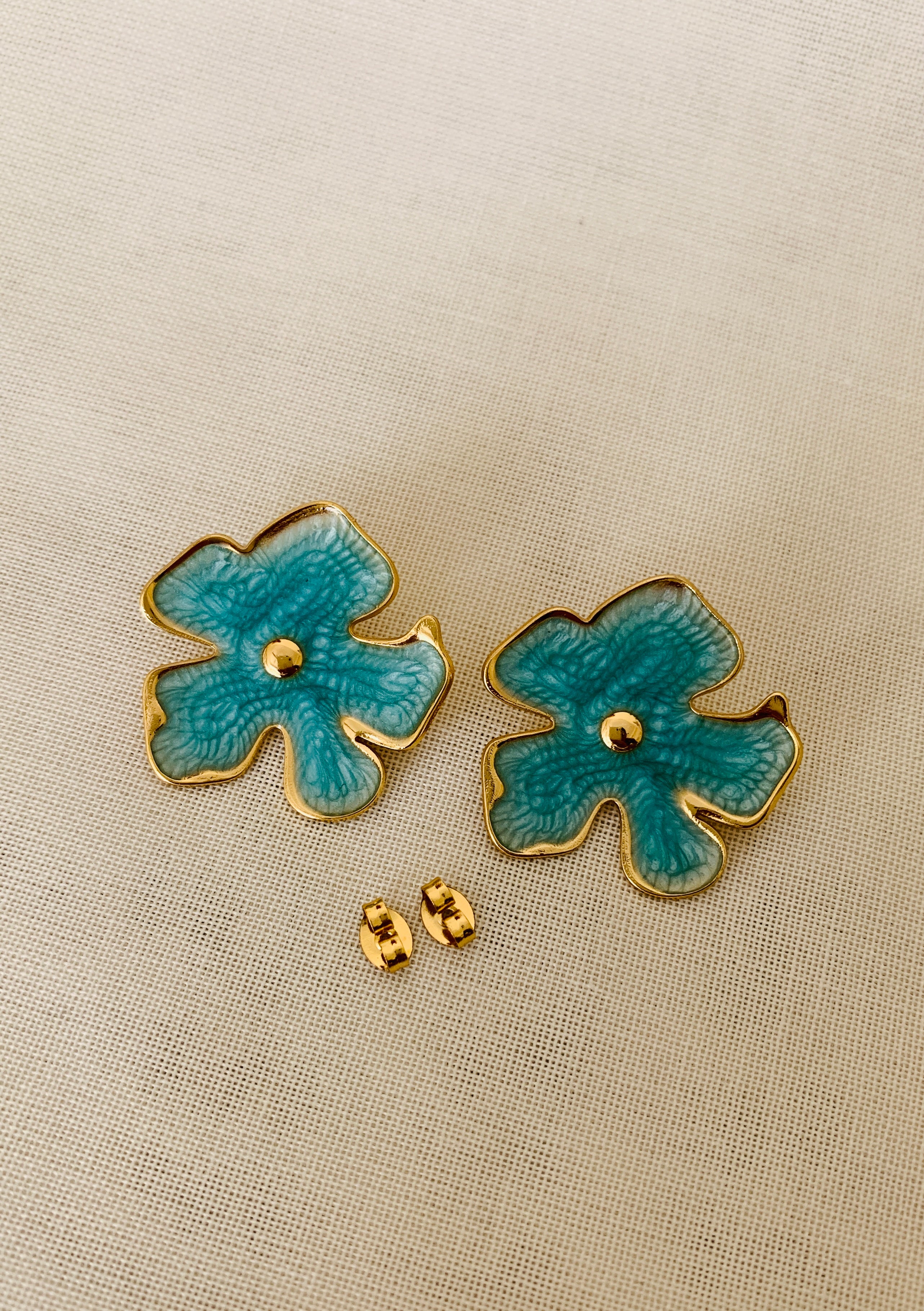 OCEAN HEART STUDS