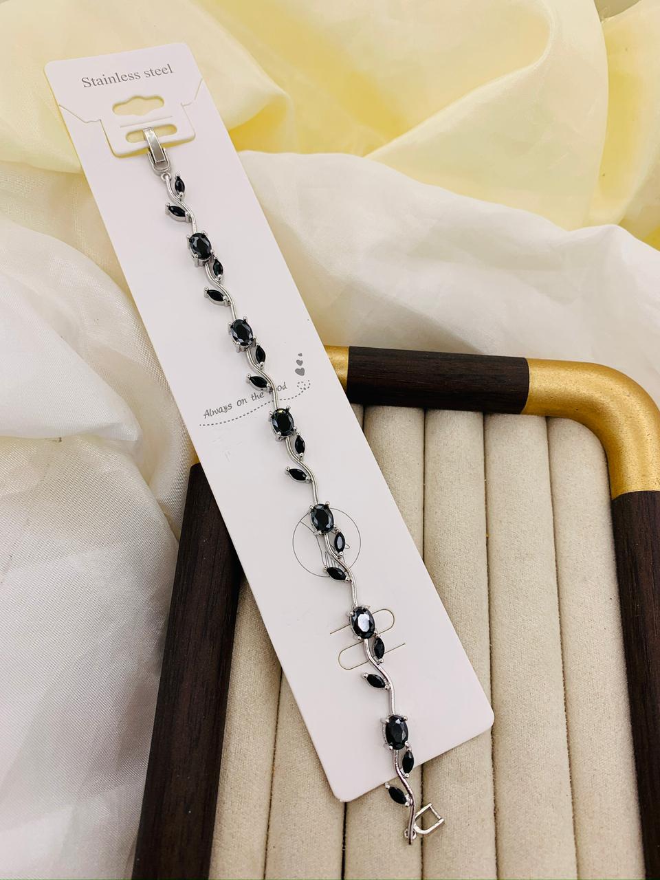 Tulip bracelet