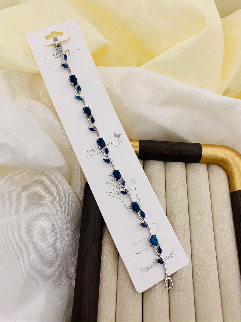 Tulip bracelet